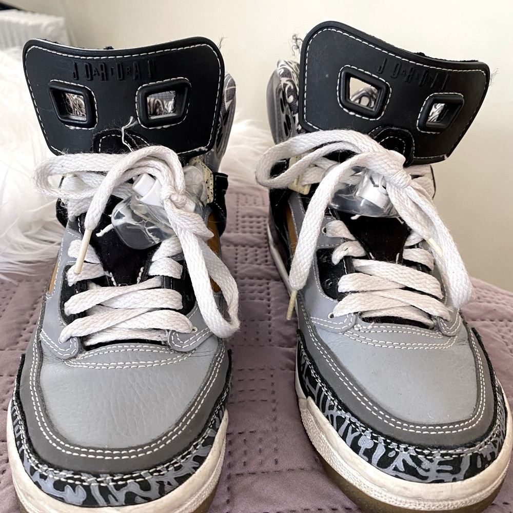 Jordan 4 gray and black